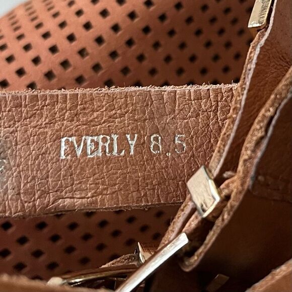 Jeffrey Campbell Everly Perforated Cutout Punched Leather Ankle Boots Tan 8.5 - Picture 9 of 10